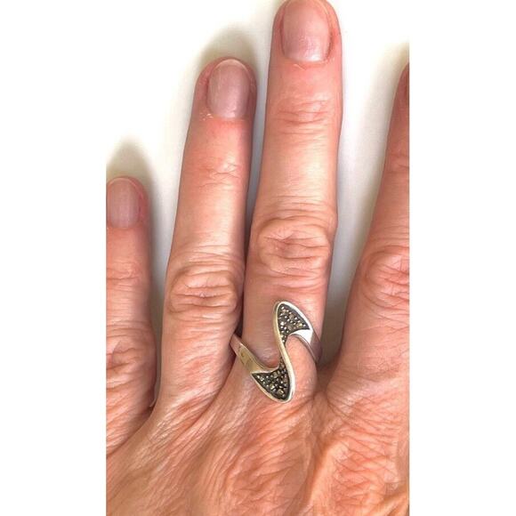 925 STERLING SILVER AND MARCASITES ZIG-ZAG RING SIZE 6.75 SKY - Picture 7 of 9